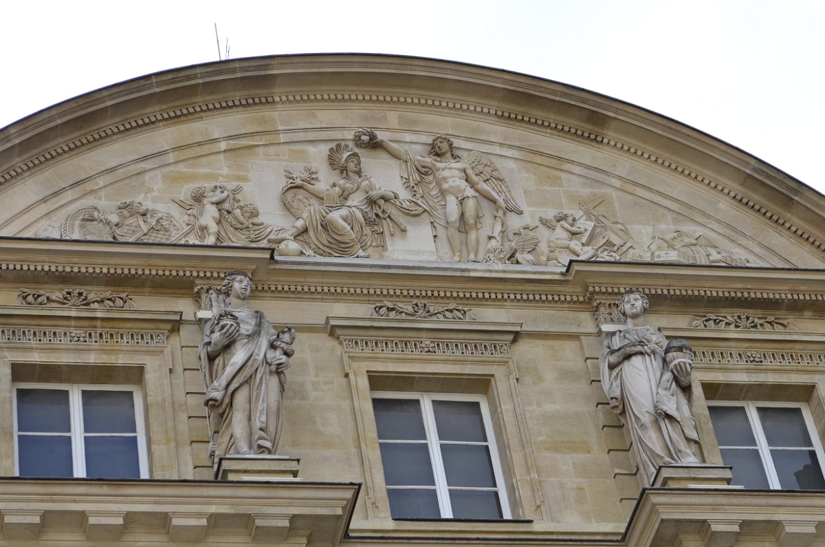 20130215_143733_Senat_GCG1764.JPG - Visite du Sénat; Fronton sommital de l'avant corps central représentant un génie ailé couronnant une liberté assise    15/02/2013 14h37 G. Gadaud © Les Amis de la Creuse - Les Creusois de Paris   