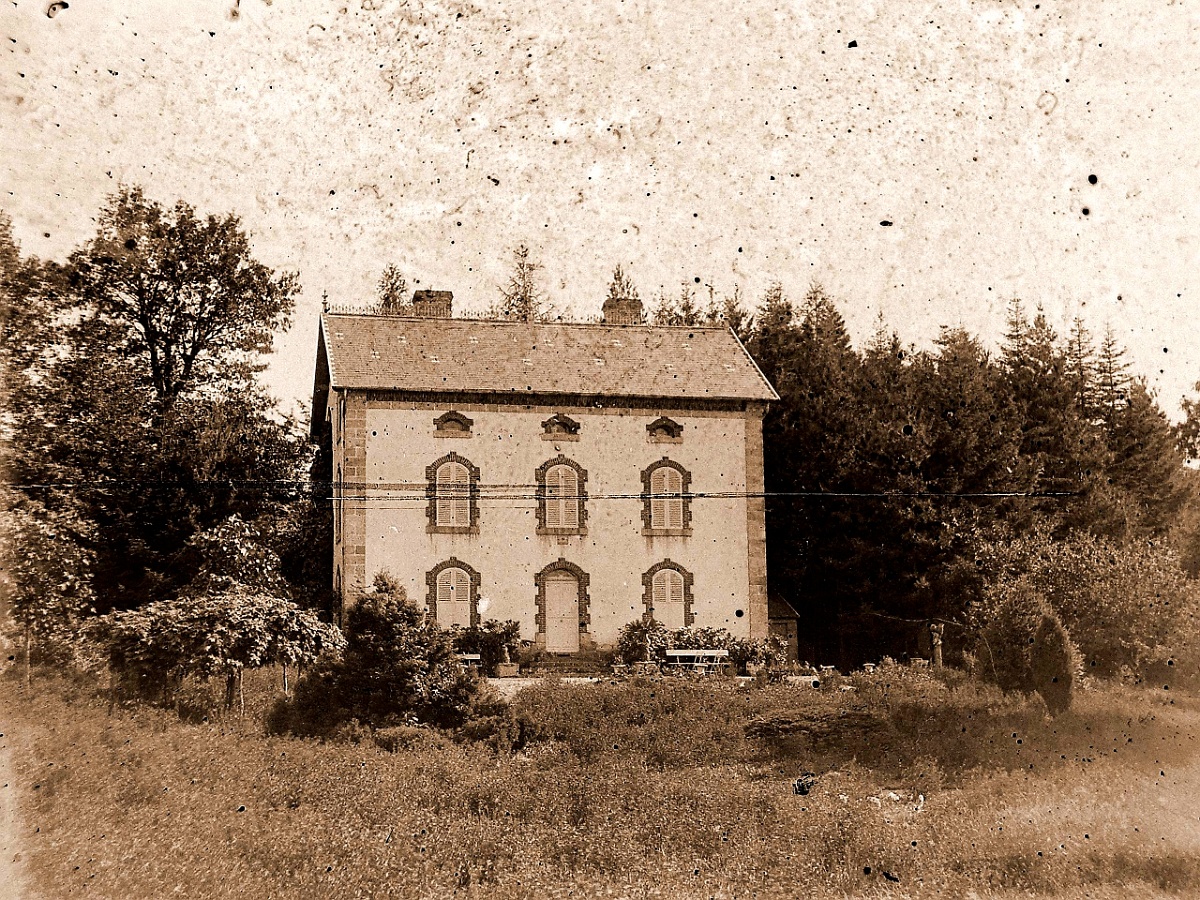 MAISON02.JPG - MAISON N° 02    © Bernard Rimbauld   