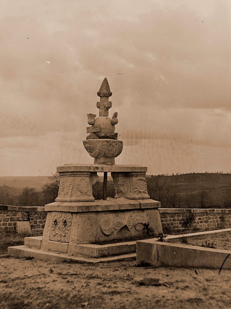 MONUMENT02.jpg - MONUMENT N° 02    © Bernard Rimbauld   