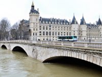 Pendant que la Seine monte... à Paris le 28/01/2018    Nikon D7000 28/01/2018 09:25 Gérard Gadaud © Les Amis de la Creuse - Les Creusois de Paris        20180128 092531 AdlC GCG 5837