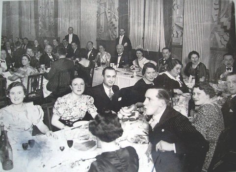 1936_Banquet_des_Creusois_Paris_vers_1936_DOMINO-Georges Banquet des Creusois de Paris en 1936 Photo du banquet annuel à Paris de 1936 des « Creusois de Paris ». Georges DOMINO en haut à droite. Devant de profil,...